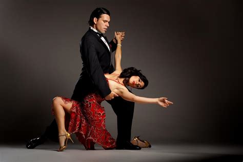  Tu's Thai Tango: A Night of Song, Dance, and Unexpected Revelations!